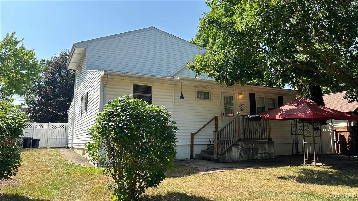 350 South 2nd Street, Lewiston, New York 14092, Lewiston, New York 14092, 4 Bedrooms Bedrooms, 8 Rooms Rooms,2 BathroomsBathrooms,Residential,For Sale,350 South 2nd Street, Lewiston, New York 14092,B1625380