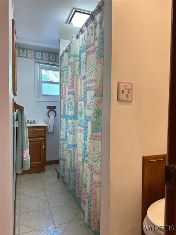 2nd floor full bath