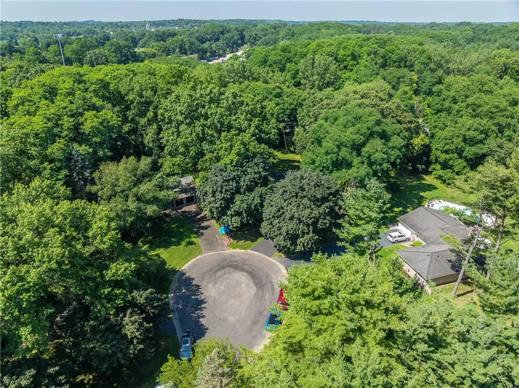 4 Torwood Circle, Pittsford, New York 14534, Pittsford, New York 14534, 5 Bedrooms Bedrooms, 10 Rooms Rooms,2 BathroomsBathrooms,Residential,For Sale,4 Torwood Circle, Pittsford, New York 14534,R1625319