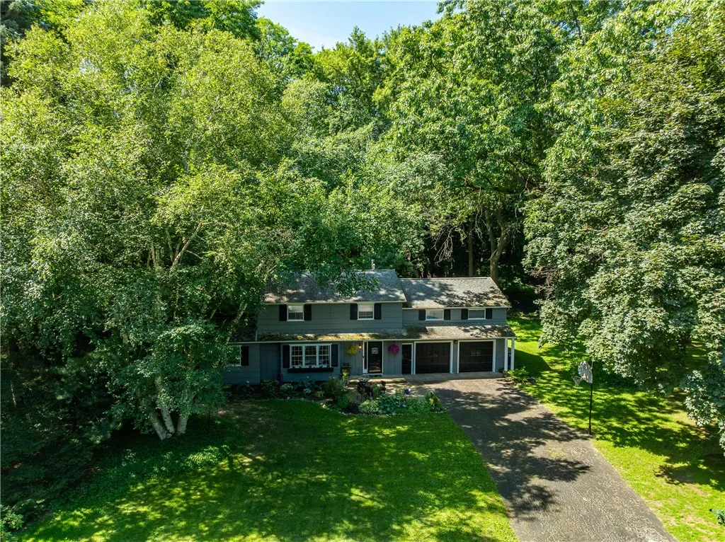 4 Torwood Circle, Pittsford, New York 14534, Pittsford, New York 14534, 5 Bedrooms Bedrooms, 10 Rooms Rooms,2 BathroomsBathrooms,Residential,For Sale,4 Torwood Circle, Pittsford, New York 14534,R1625319