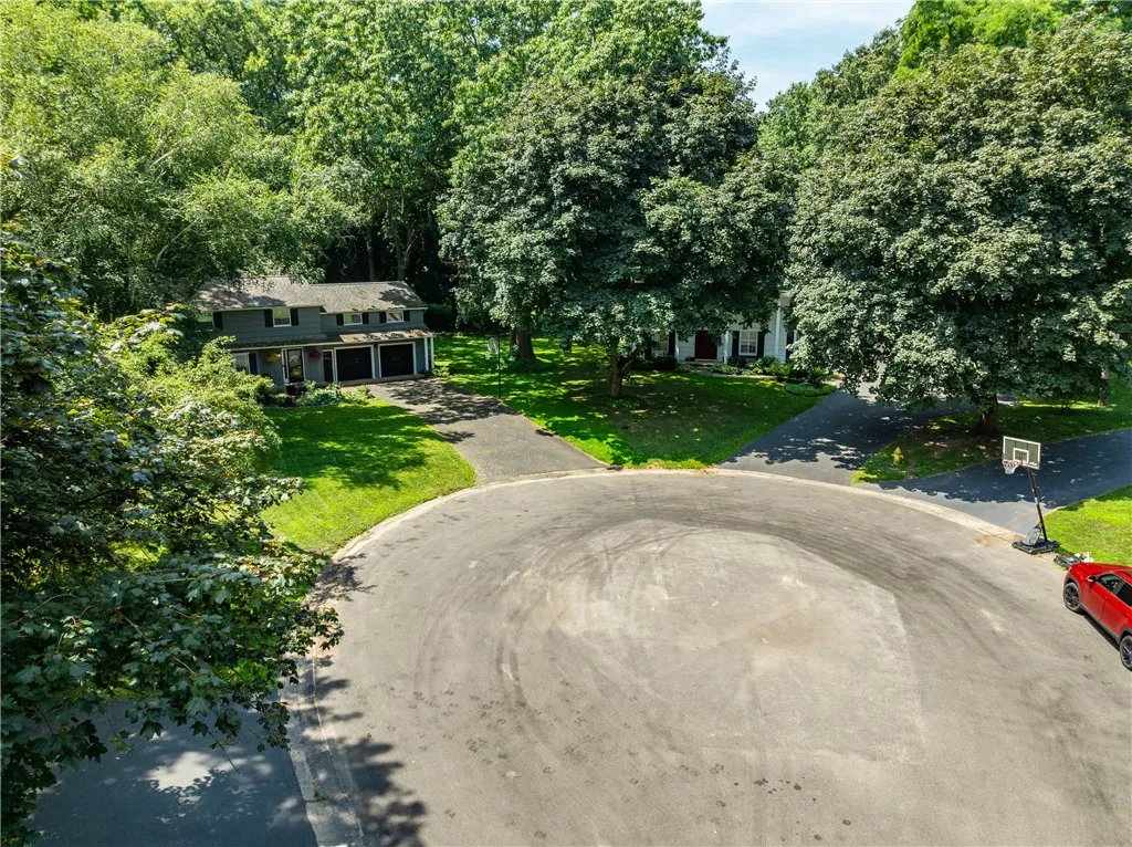 4 Torwood Circle, Pittsford, New York 14534, Pittsford, New York 14534, 5 Bedrooms Bedrooms, 10 Rooms Rooms,2 BathroomsBathrooms,Residential,For Sale,4 Torwood Circle, Pittsford, New York 14534,R1625319