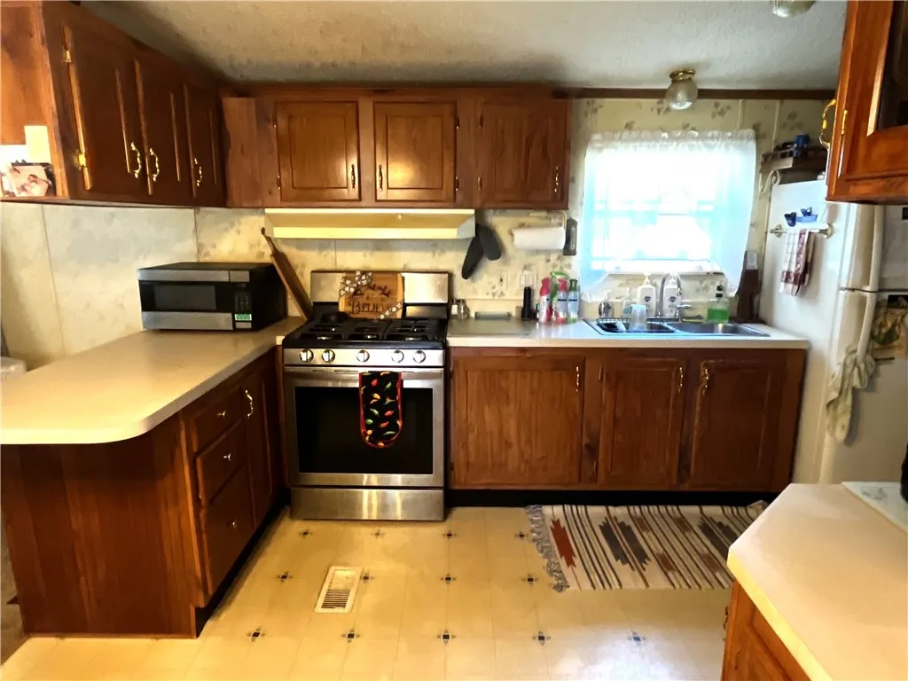 6374 Lambert Street, Victor, New York 14564, Victor, New York 14564, 2 Bedrooms Bedrooms, 4 Rooms Rooms,2 BathroomsBathrooms,Residential,For Sale,6374 Lambert Street, Victor, New York 14564,R1625415