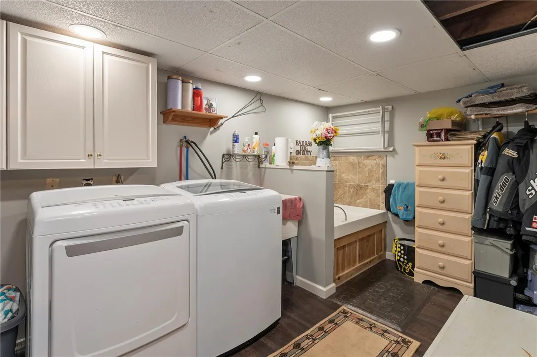 3221 Hambro Park Street, Caledonia, New York 14423, Caledonia, New York 14423, 3 Bedrooms Bedrooms, 10 Rooms Rooms,2 BathroomsBathrooms,Residential,For Sale,3221 Hambro Park Street, Caledonia, New York 14423,R1625046