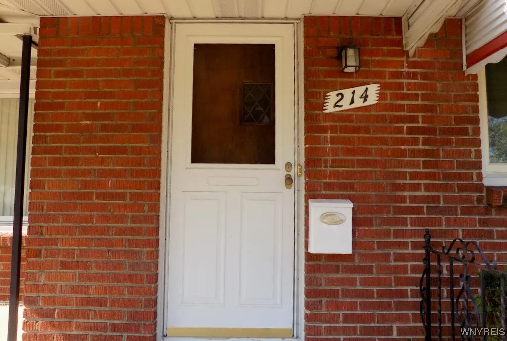 214 Glencove Road, Tonawanda, New York 14223, Tonawanda, New York 14223, 2 Bedrooms Bedrooms, 5 Rooms Rooms,1 BathroomBathrooms,Residential,For Sale,214 Glencove Road, Tonawanda, New York 14223,B1624709