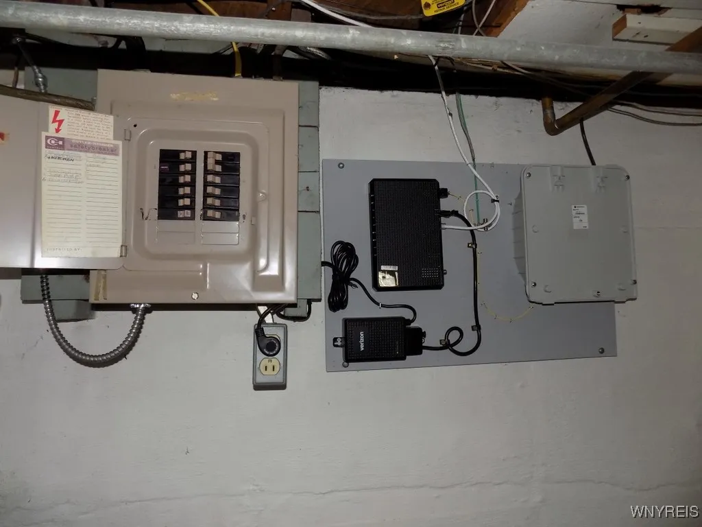 214 Glencove Road, Tonawanda, New York 14223, Tonawanda, New York 14223, 2 Bedrooms Bedrooms, 5 Rooms Rooms,1 BathroomBathrooms,Residential,For Sale,214 Glencove Road, Tonawanda, New York 14223,B1624709