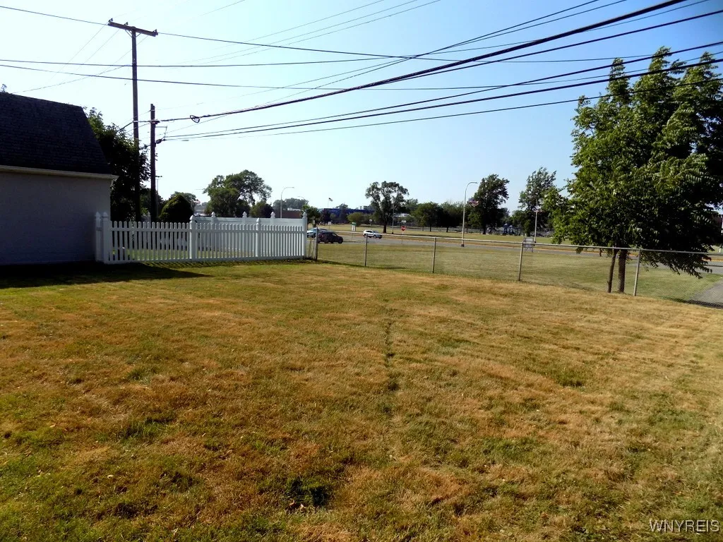 214 Glencove Road, Tonawanda, New York 14223, Tonawanda, New York 14223, 2 Bedrooms Bedrooms, 5 Rooms Rooms,1 BathroomBathrooms,Residential,For Sale,214 Glencove Road, Tonawanda, New York 14223,B1624709