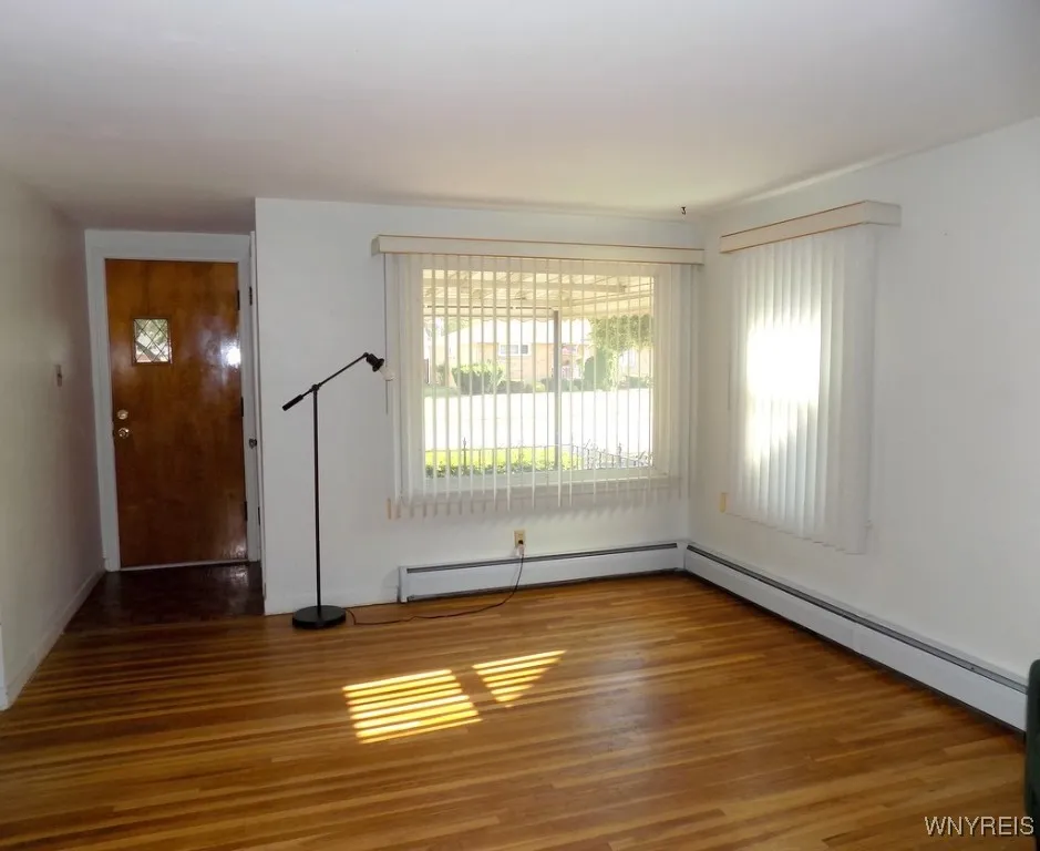 214 Glencove Road, Tonawanda, New York 14223, Tonawanda, New York 14223, 2 Bedrooms Bedrooms, 5 Rooms Rooms,1 BathroomBathrooms,Residential,For Sale,214 Glencove Road, Tonawanda, New York 14223,B1624709