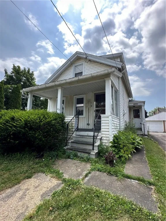 23 West High Street, Lockport City, New York 14094, Lockport City, New York 14094, 2 Bedrooms Bedrooms, 7 Rooms Rooms,1 BathroomBathrooms,Residential,For Sale,23 West High Street, Lockport City, New York 14094,R1625455