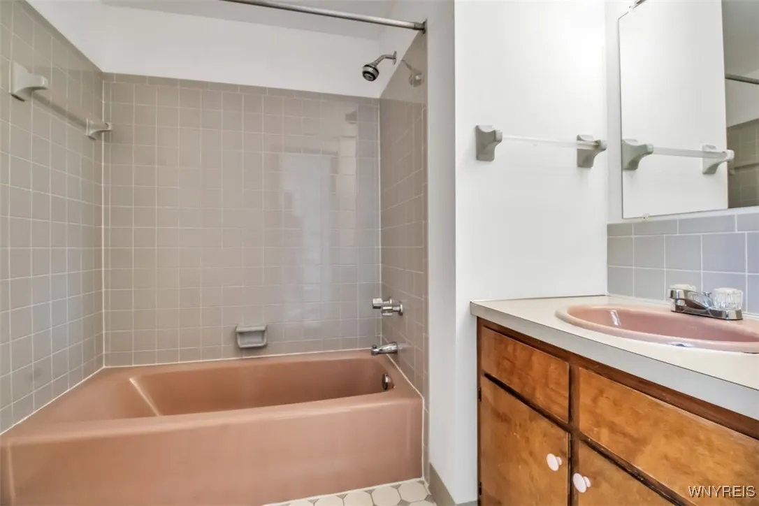 63 Old Orchard Lane, Orchard Park, New York 14127, Orchard Park, New York 14127, 5 Bedrooms Bedrooms, 9 Rooms Rooms,2 BathroomsBathrooms,Residential,For Sale,63 Old Orchard Lane, Orchard Park, New York 14127,B1625348