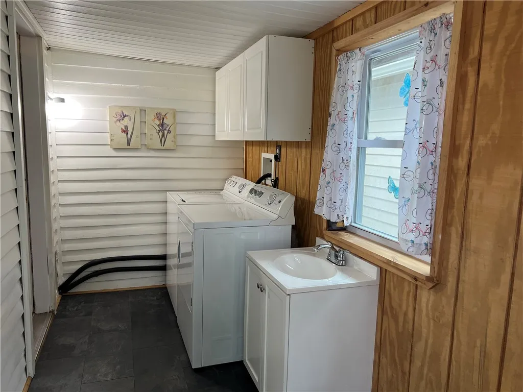 76 Diem Street, Rochester, New York 14620, Rochester, New York 14620, 2 Bedrooms Bedrooms, 5 Rooms Rooms,1 BathroomBathrooms,Residential,For Sale,76 Diem Street, Rochester, New York 14620,R1624130