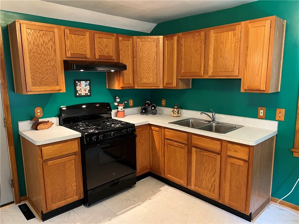 76 Diem Street, Rochester, New York 14620, Rochester, New York 14620, 2 Bedrooms Bedrooms, 5 Rooms Rooms,1 BathroomBathrooms,Residential,For Sale,76 Diem Street, Rochester, New York 14620,R1624130