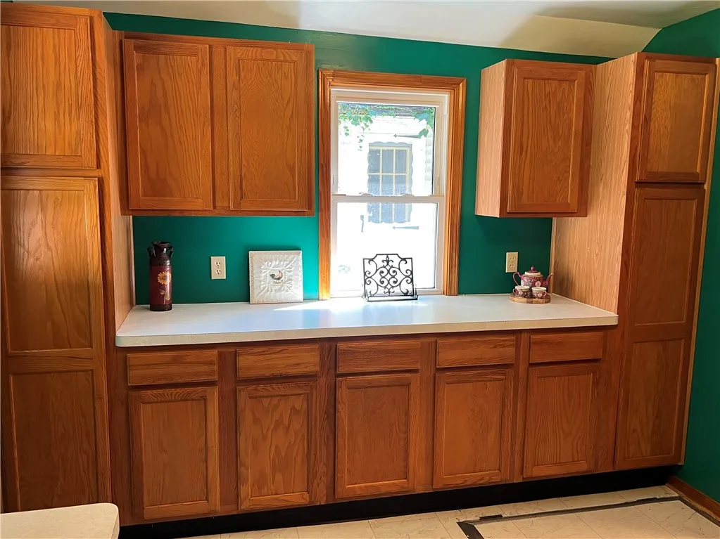 76 Diem Street, Rochester, New York 14620, Rochester, New York 14620, 2 Bedrooms Bedrooms, 5 Rooms Rooms,1 BathroomBathrooms,Residential,For Sale,76 Diem Street, Rochester, New York 14620,R1624130