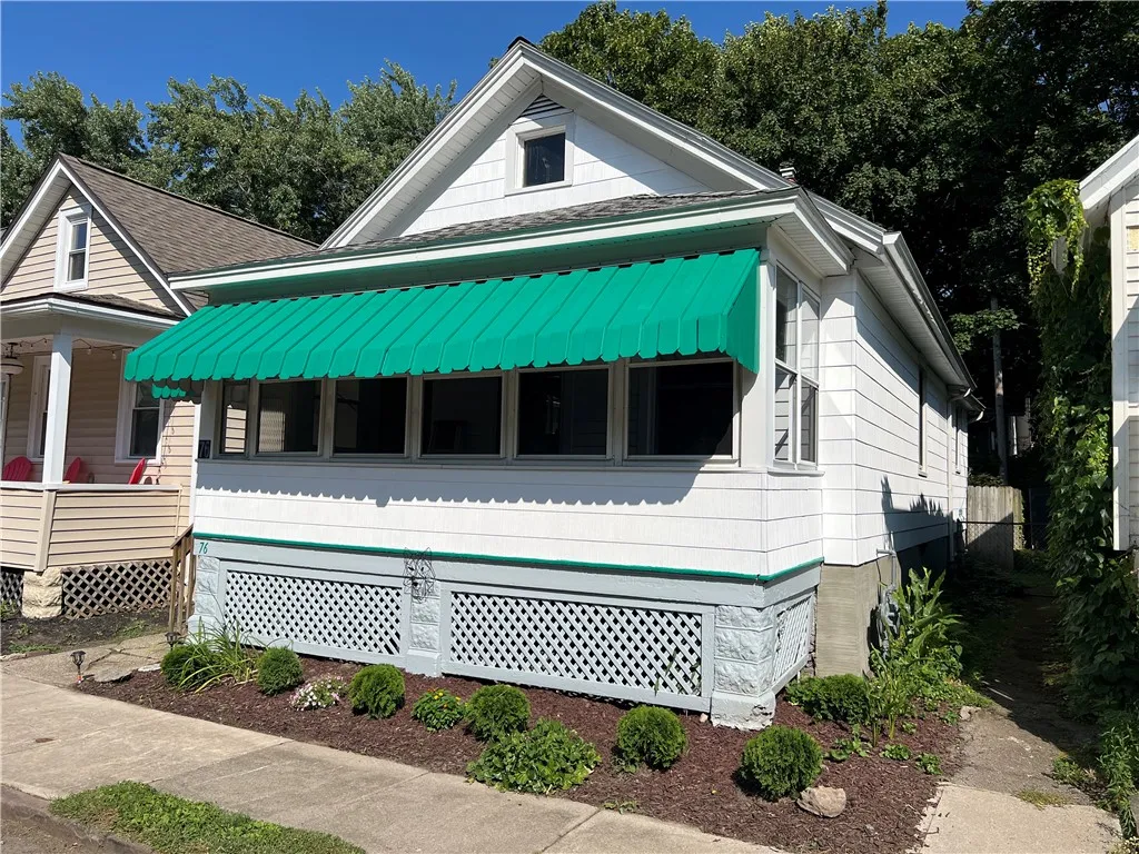 76 Diem Street, Rochester, New York 14620, Rochester, New York 14620, 2 Bedrooms Bedrooms, 5 Rooms Rooms,1 BathroomBathrooms,Residential,For Sale,76 Diem Street, Rochester, New York 14620,R1624130