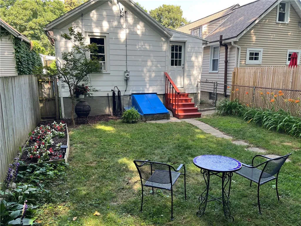 76 Diem Street, Rochester, New York 14620, Rochester, New York 14620, 2 Bedrooms Bedrooms, 5 Rooms Rooms,1 BathroomBathrooms,Residential,For Sale,76 Diem Street, Rochester, New York 14620,R1624130