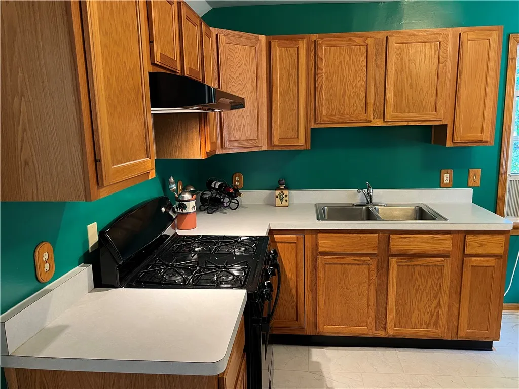 76 Diem Street, Rochester, New York 14620, Rochester, New York 14620, 2 Bedrooms Bedrooms, 5 Rooms Rooms,1 BathroomBathrooms,Residential,For Sale,76 Diem Street, Rochester, New York 14620,R1624130