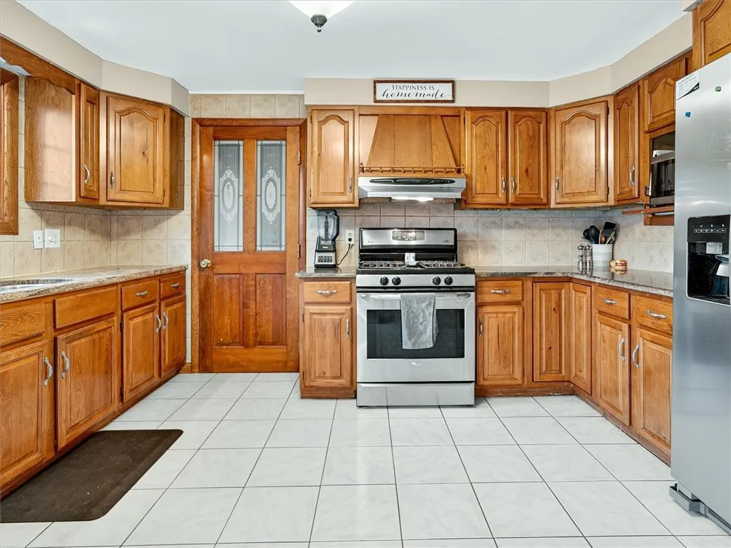 30 Hemlock Woods Lane, Greece, New York 14615, Greece, New York 14615, 4 Bedrooms Bedrooms, 7 Rooms Rooms,1 BathroomBathrooms,Residential,For Sale,30 Hemlock Woods Lane, Greece, New York 14615,R1625466