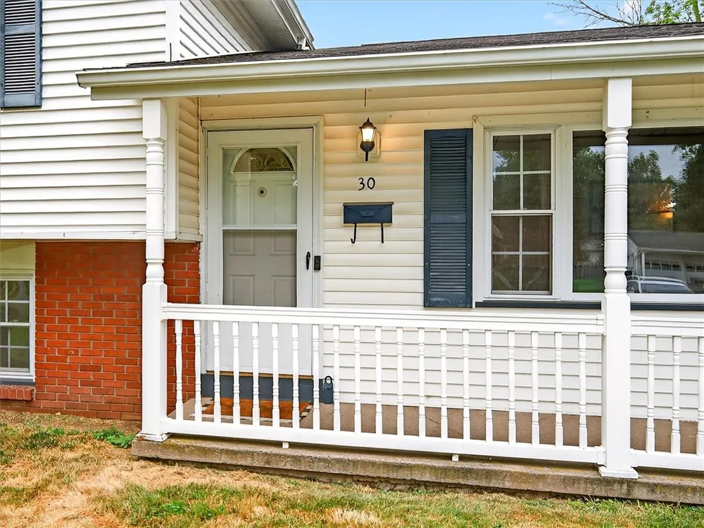 30 Hemlock Woods Lane, Greece, New York 14615, Greece, New York 14615, 4 Bedrooms Bedrooms, 7 Rooms Rooms,1 BathroomBathrooms,Residential,For Sale,30 Hemlock Woods Lane, Greece, New York 14615,R1625466