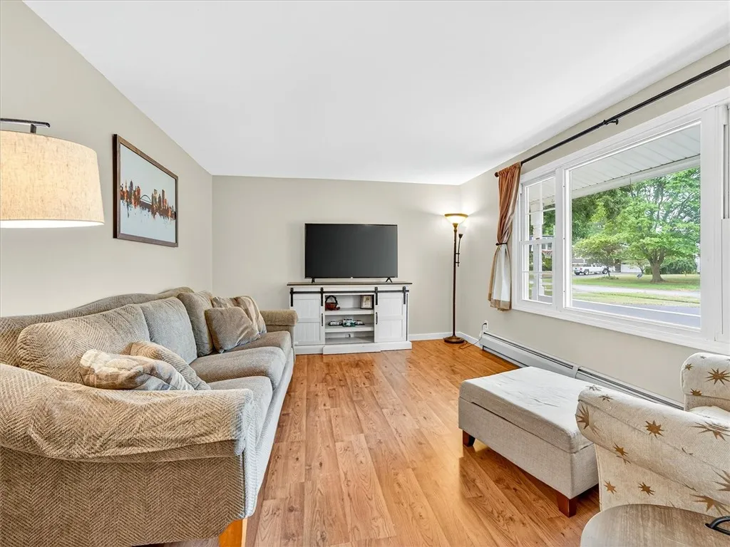 30 Hemlock Woods Lane, Greece, New York 14615, Greece, New York 14615, 4 Bedrooms Bedrooms, 7 Rooms Rooms,1 BathroomBathrooms,Residential,For Sale,30 Hemlock Woods Lane, Greece, New York 14615,R1625466