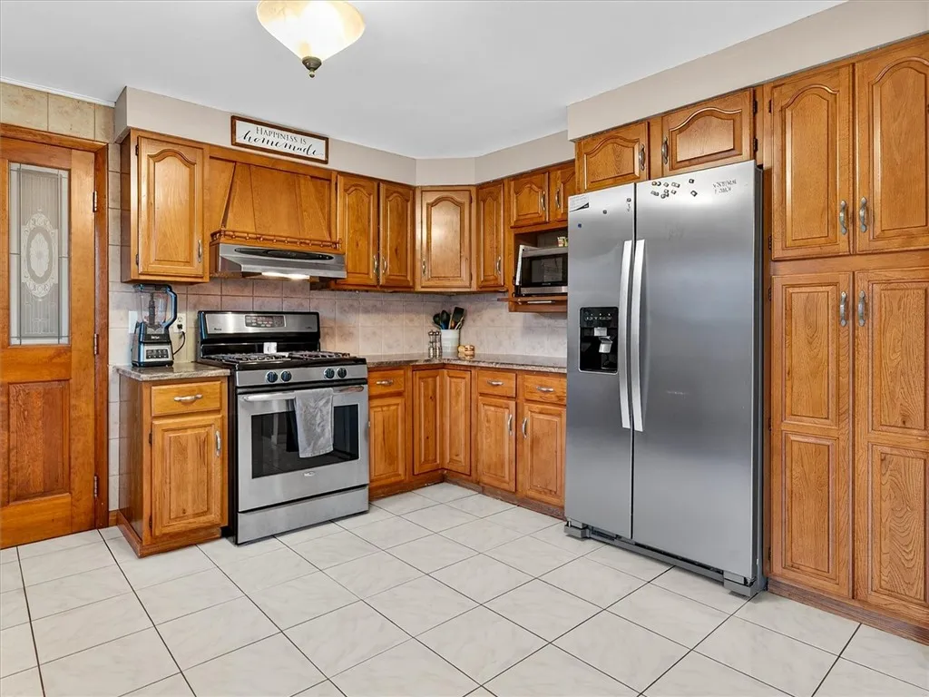 30 Hemlock Woods Lane, Greece, New York 14615, Greece, New York 14615, 4 Bedrooms Bedrooms, 7 Rooms Rooms,1 BathroomBathrooms,Residential,For Sale,30 Hemlock Woods Lane, Greece, New York 14615,R1625466