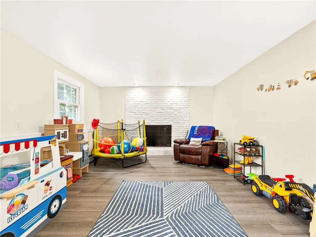 30 Hemlock Woods Lane, Greece, New York 14615, Greece, New York 14615, 4 Bedrooms Bedrooms, 7 Rooms Rooms,1 BathroomBathrooms,Residential,For Sale,30 Hemlock Woods Lane, Greece, New York 14615,R1625466