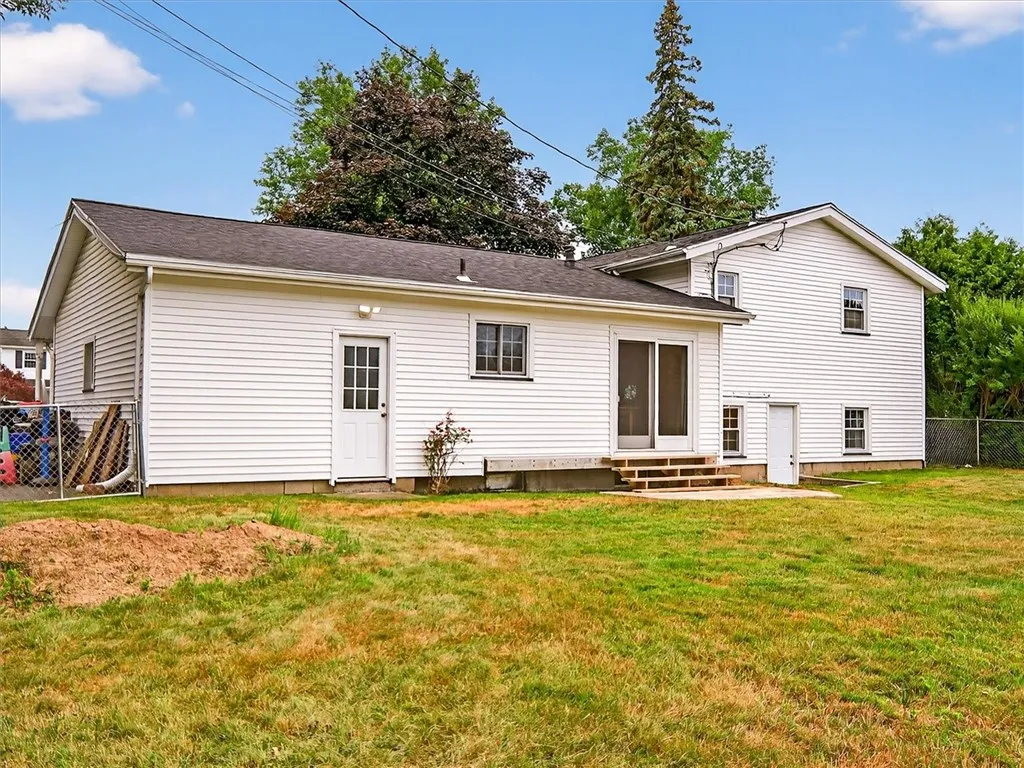 30 Hemlock Woods Lane, Greece, New York 14615, Greece, New York 14615, 4 Bedrooms Bedrooms, 7 Rooms Rooms,1 BathroomBathrooms,Residential,For Sale,30 Hemlock Woods Lane, Greece, New York 14615,R1625466