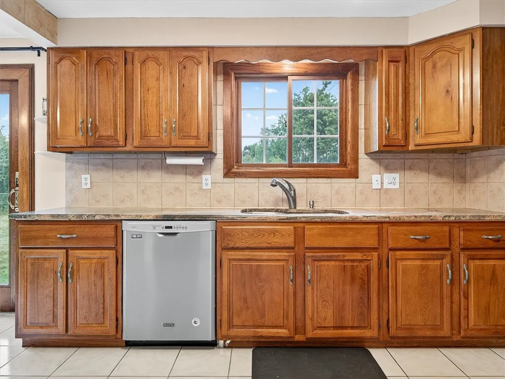 30 Hemlock Woods Lane, Greece, New York 14615, Greece, New York 14615, 4 Bedrooms Bedrooms, 7 Rooms Rooms,1 BathroomBathrooms,Residential,For Sale,30 Hemlock Woods Lane, Greece, New York 14615,R1625466