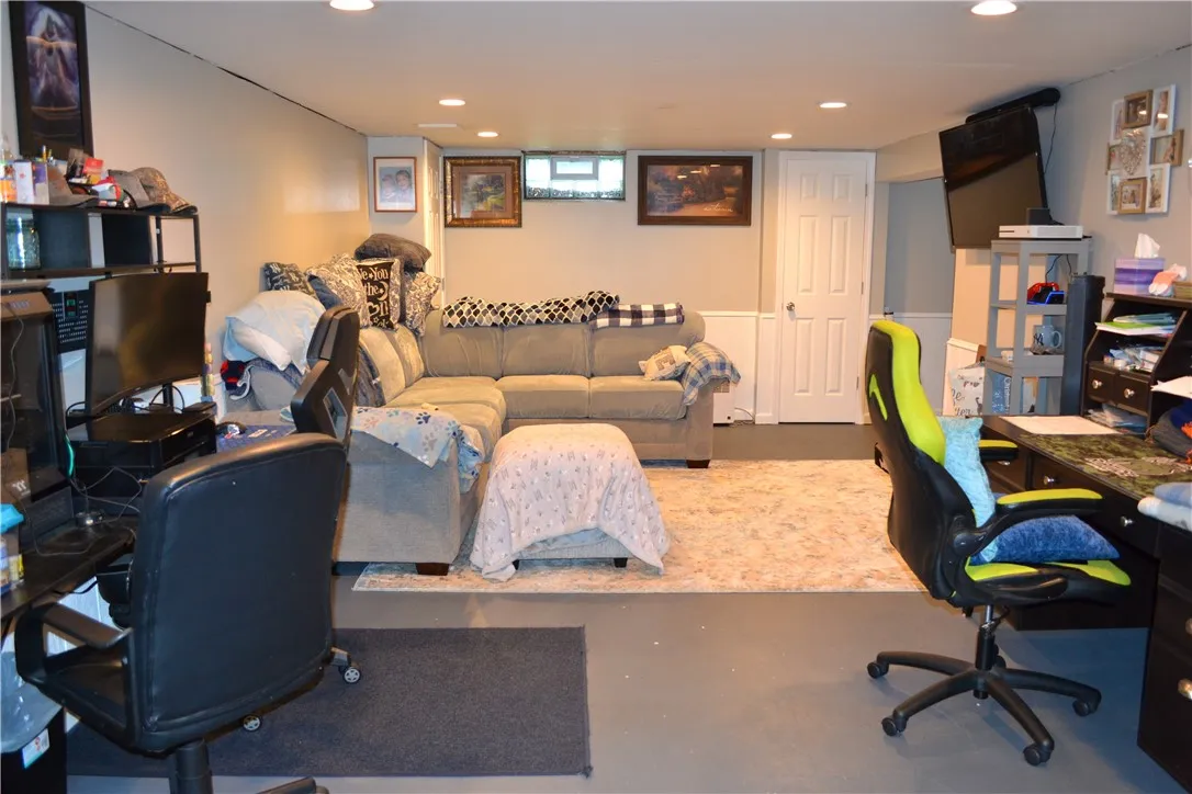104 Doerun Drive, Greece, New York 14626, Greece, New York 14626, 3 Bedrooms Bedrooms, 6 Rooms Rooms,1 BathroomBathrooms,Residential,For Sale,104 Doerun Drive, Greece, New York 14626,R1625470