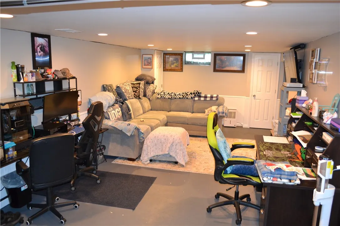104 Doerun Drive, Greece, New York 14626, Greece, New York 14626, 3 Bedrooms Bedrooms, 6 Rooms Rooms,1 BathroomBathrooms,Residential,For Sale,104 Doerun Drive, Greece, New York 14626,R1625470