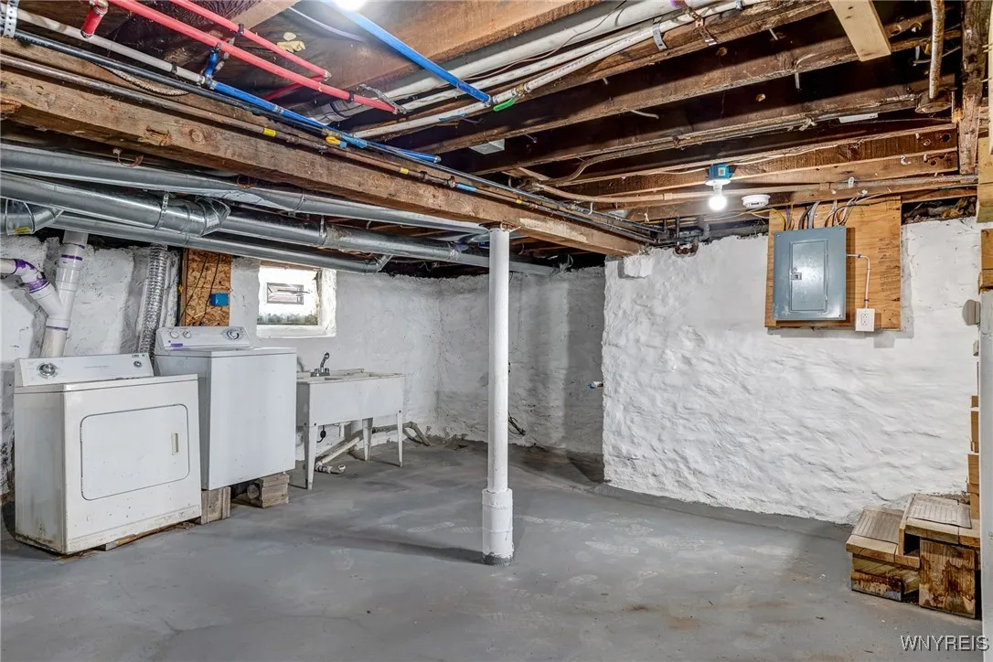 57 Briscoe Avenue, Buffalo, New York 14211, Buffalo, New York 14211, 3 Bedrooms Bedrooms, 6 Rooms Rooms,3 BathroomsBathrooms,Residential,For Sale,57 Briscoe Avenue, Buffalo, New York 14211,B1625471