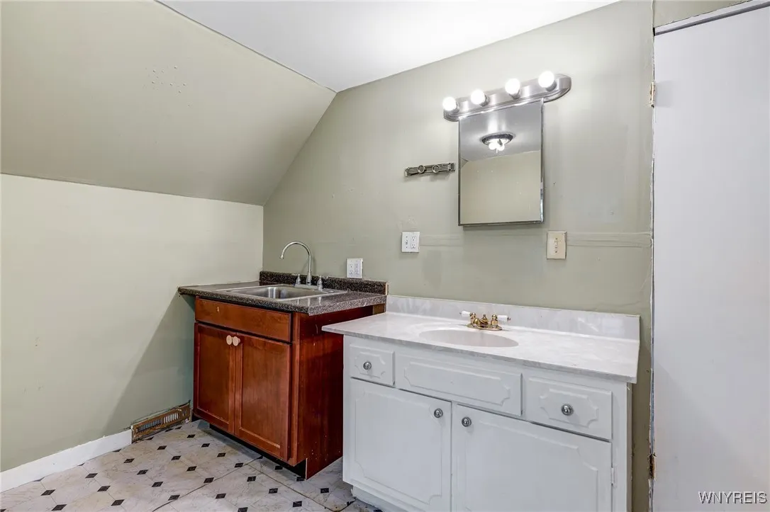 57 Briscoe Avenue, Buffalo, New York 14211, Buffalo, New York 14211, 3 Bedrooms Bedrooms, 6 Rooms Rooms,3 BathroomsBathrooms,Residential,For Sale,57 Briscoe Avenue, Buffalo, New York 14211,B1625471
