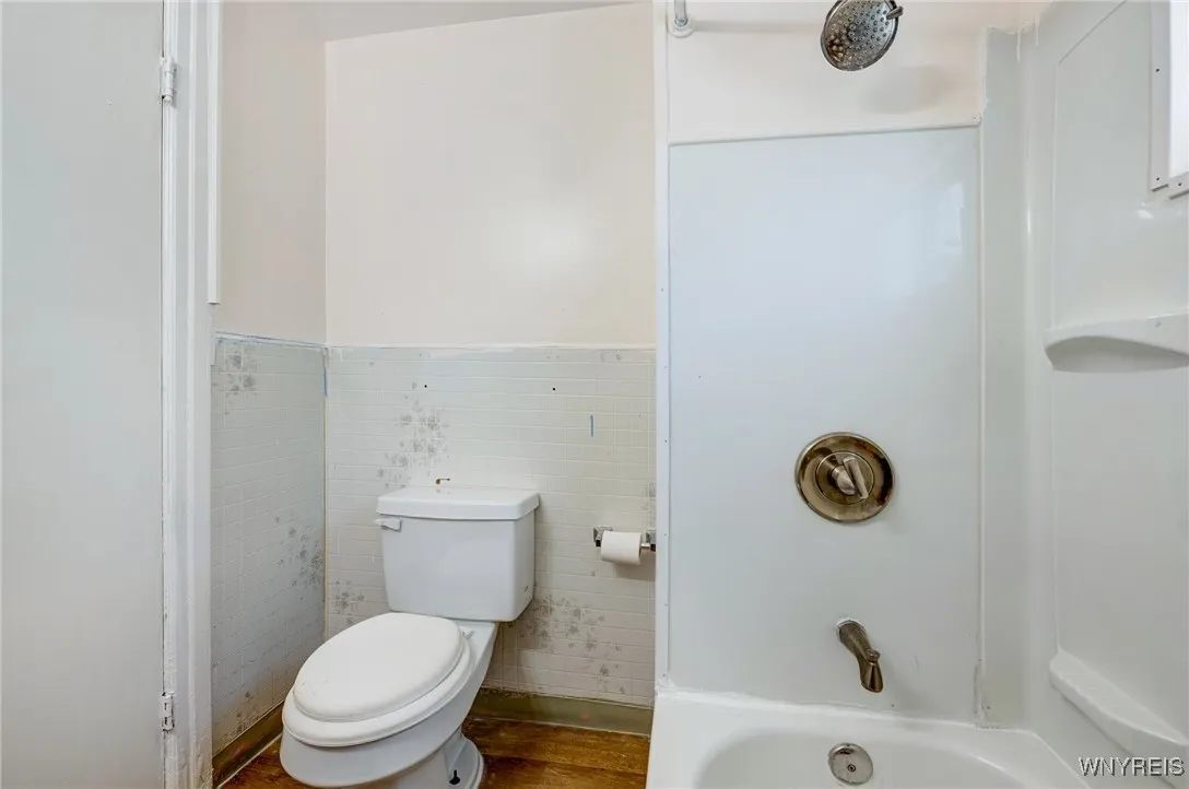 57 Briscoe Avenue, Buffalo, New York 14211, Buffalo, New York 14211, 3 Bedrooms Bedrooms, 6 Rooms Rooms,3 BathroomsBathrooms,Residential,For Sale,57 Briscoe Avenue, Buffalo, New York 14211,B1625471
