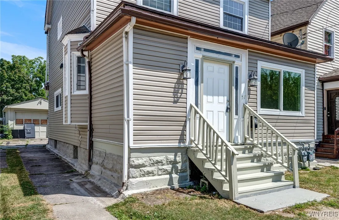 57 Briscoe Avenue, Buffalo, New York 14211, Buffalo, New York 14211, 3 Bedrooms Bedrooms, 6 Rooms Rooms,3 BathroomsBathrooms,Residential,For Sale,57 Briscoe Avenue, Buffalo, New York 14211,B1625471