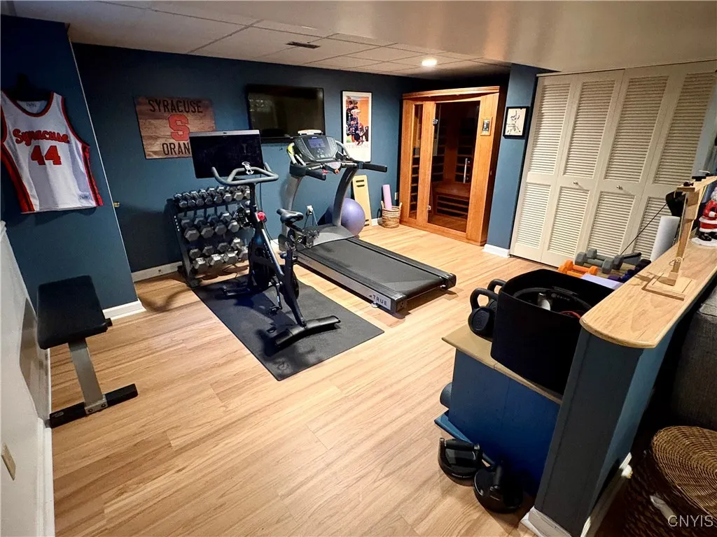Nice work-out area.