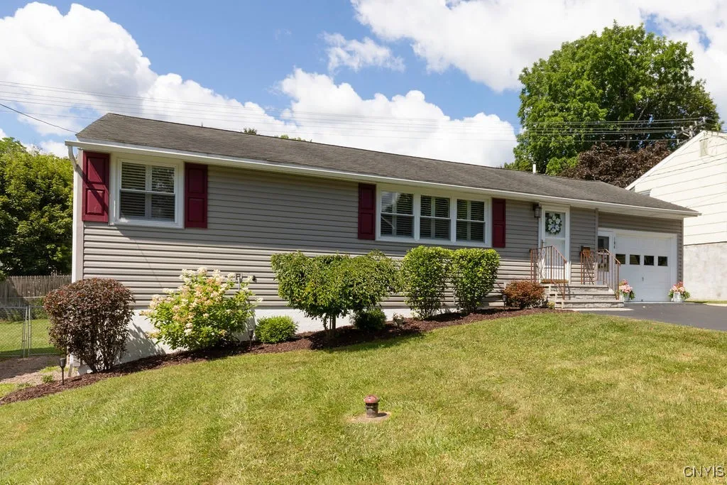 104 Beverly Drive, Camillus, New York 13219, Camillus, New York 13219, 4 Bedrooms Bedrooms, 6 Rooms Rooms,2 BathroomsBathrooms,Residential,For Sale,104 Beverly Drive, Camillus, New York 13219,S1620731