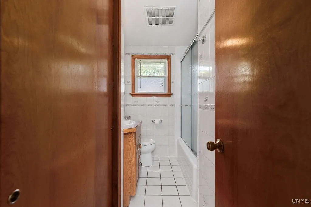 104 Beverly Drive, Camillus, New York 13219, Camillus, New York 13219, 4 Bedrooms Bedrooms, 6 Rooms Rooms,2 BathroomsBathrooms,Residential,For Sale,104 Beverly Drive, Camillus, New York 13219,S1620731