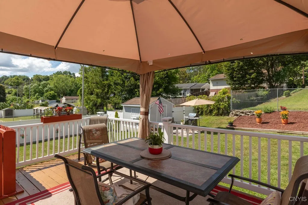 104 Beverly Drive, Camillus, New York 13219, Camillus, New York 13219, 4 Bedrooms Bedrooms, 6 Rooms Rooms,2 BathroomsBathrooms,Residential,For Sale,104 Beverly Drive, Camillus, New York 13219,S1620731
