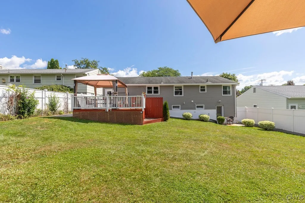 104 Beverly Drive, Camillus, New York 13219, Camillus, New York 13219, 4 Bedrooms Bedrooms, 6 Rooms Rooms,2 BathroomsBathrooms,Residential,For Sale,104 Beverly Drive, Camillus, New York 13219,S1620731