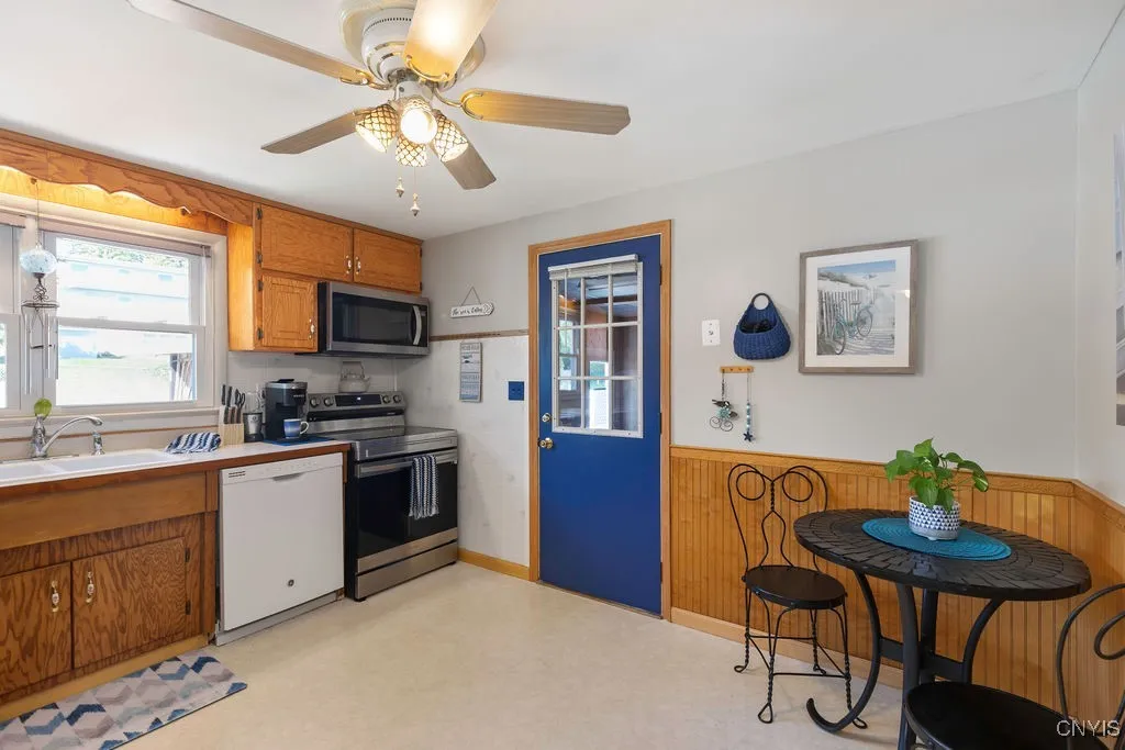 104 Beverly Drive, Camillus, New York 13219, Camillus, New York 13219, 4 Bedrooms Bedrooms, 6 Rooms Rooms,2 BathroomsBathrooms,Residential,For Sale,104 Beverly Drive, Camillus, New York 13219,S1620731