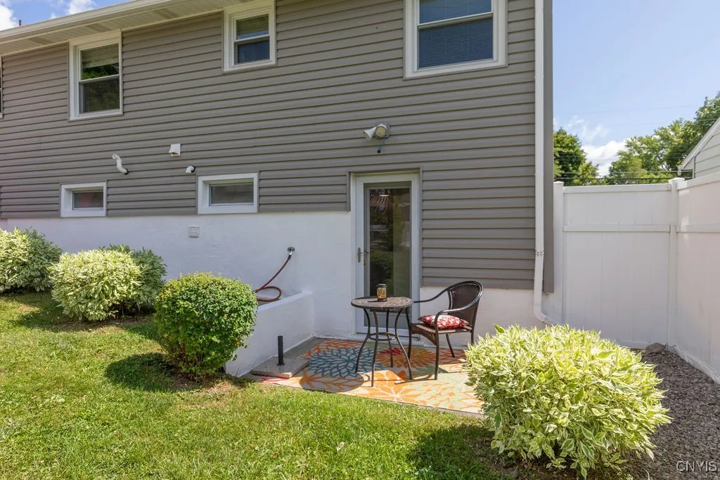 104 Beverly Drive, Camillus, New York 13219, Camillus, New York 13219, 4 Bedrooms Bedrooms, 6 Rooms Rooms,2 BathroomsBathrooms,Residential,For Sale,104 Beverly Drive, Camillus, New York 13219,S1620731