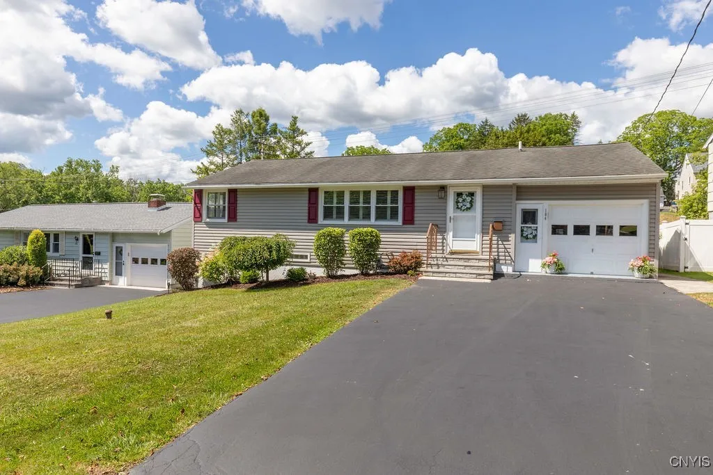 104 Beverly Drive, Camillus, New York 13219, Camillus, New York 13219, 4 Bedrooms Bedrooms, 6 Rooms Rooms,2 BathroomsBathrooms,Residential,For Sale,104 Beverly Drive, Camillus, New York 13219,S1620731
