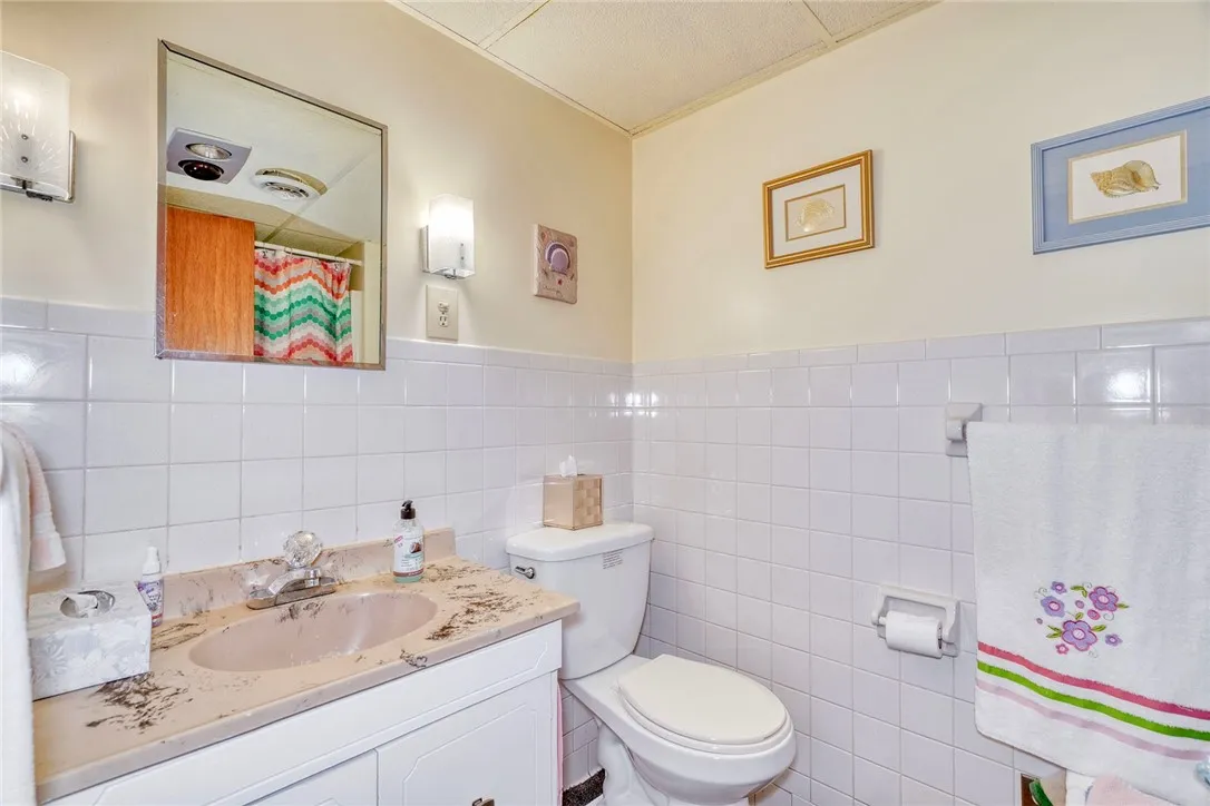BASEMENT - FULL BATH