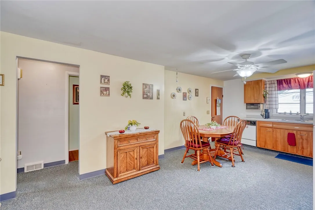 EAT-IN KITCHEN