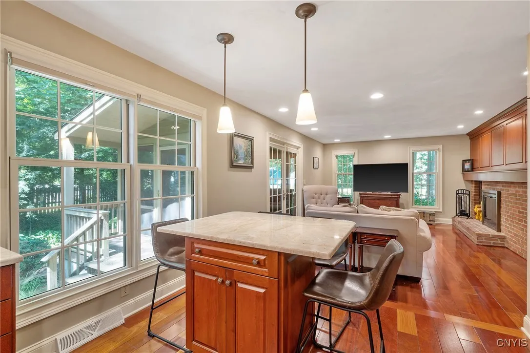 KITCHEN/FAMILY ROOM