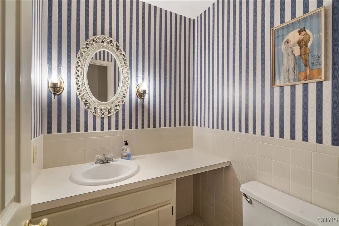 1/2 BATH 1ST FLOOR