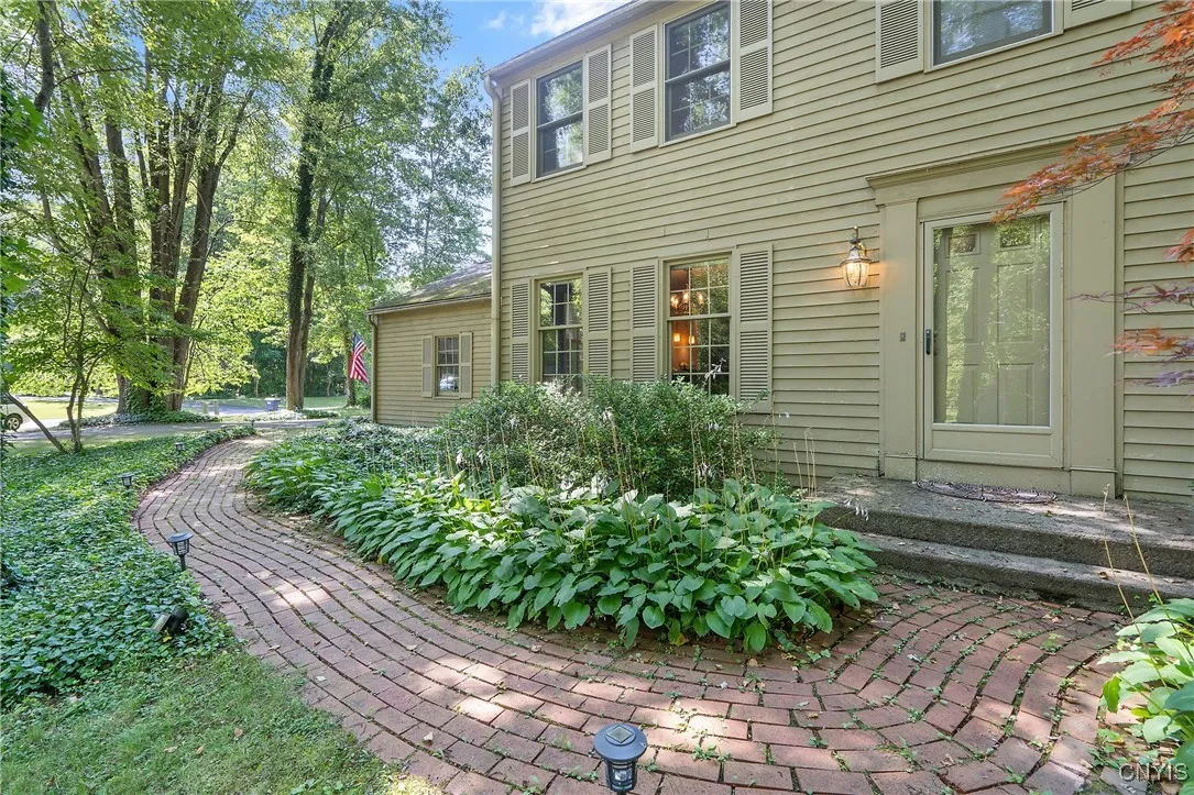 FRONT WALKWAY