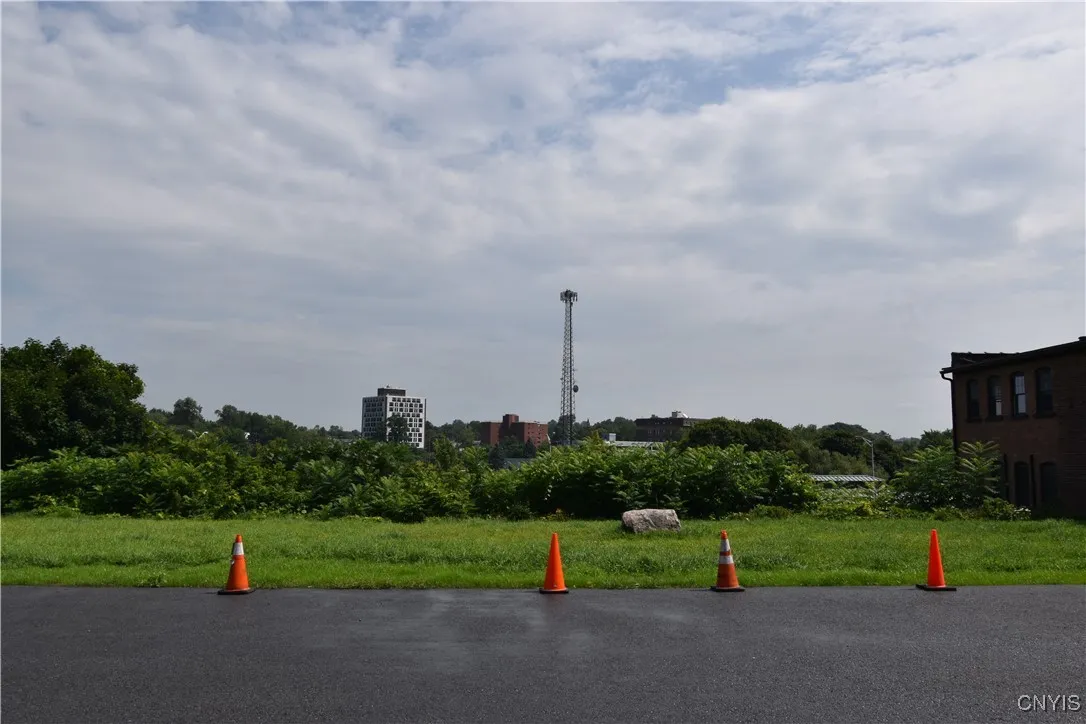 152 Court 1, Watertown City, New York 13601, Watertown City, New York 13601, 1 Bedroom Bedrooms, 3 Rooms Rooms,1 BathroomBathrooms,Residential Lease,For Rent,152 Court 1, Watertown City, New York 13601,S1625476