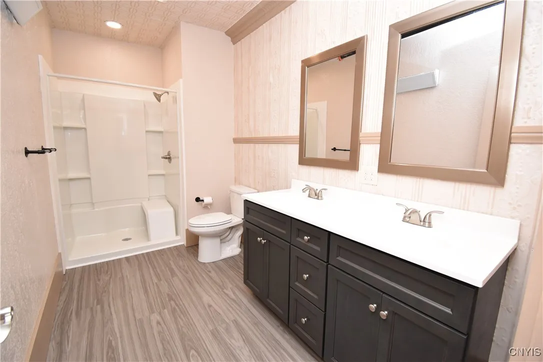 Bathroom w/ Double Vanity