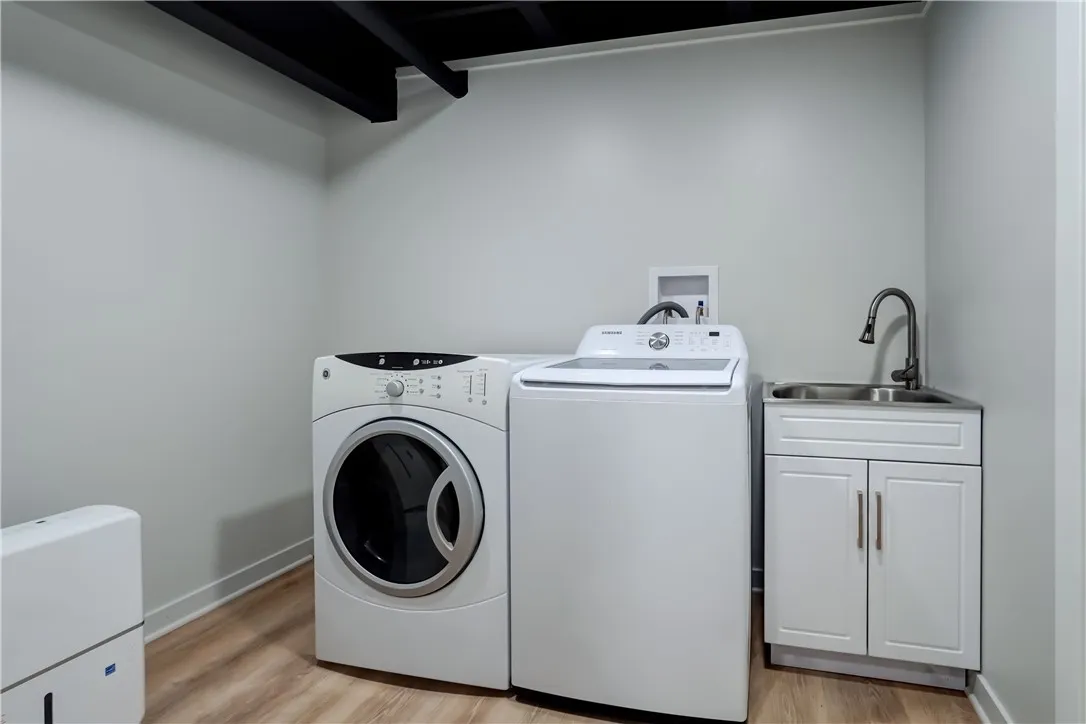2nd laundry area (in addition to laundry on 1st floor)