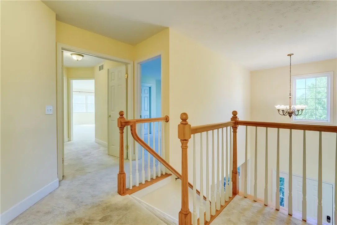 2 story foyer leads to four 2nd floor bedrooms