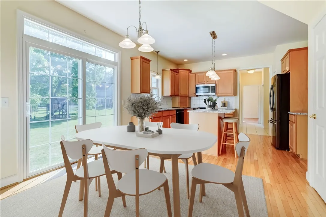 Kitchen (virtually staged)
